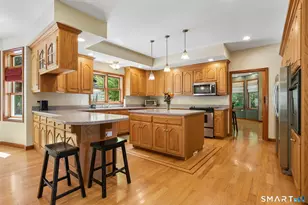 8 White Oak Ln, Waterford, CT 06375 - Photo 6