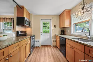 26 Fernbel Ln, West Hartford, CT 06107 - Photo 10