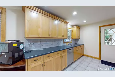 142 Indian Hill Trail, Glastonbury, CT 06033 - Photo 6