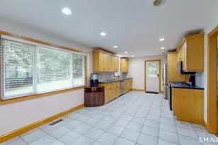 142 Indian Hill Trail, Glastonbury, CT 06033 - Photo 4