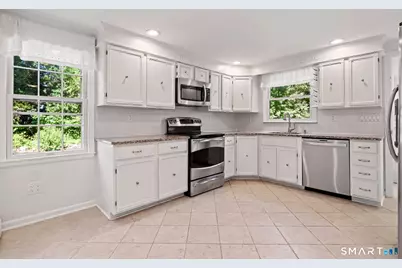 2190 Huntington Turnpike, Trumbull, CT 06611 - Photo 10