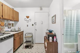 2370 North Ave, Bridgeport, CT 06604 - Photo 10