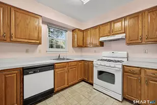 52 Oak Ridge Ln, Milford, CT 06461 - Photo 14