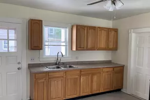 23 Grove St, Torrington, CT 06790 - Photo 2