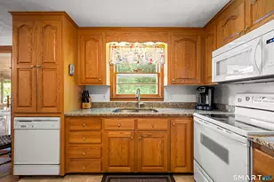 11 Monroe Rd, Enfield, CT 06082 - Photo 10