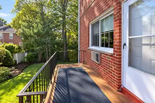240 Wardwell St, Stamford, CT 06902 - Photo 22