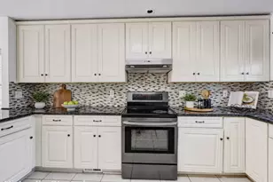 29 Fenwood Ave, West Hartford, CT 06110 - Photo 10