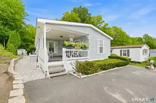 26 Woodland Park, Shelton, CT 06484 - Photo 2