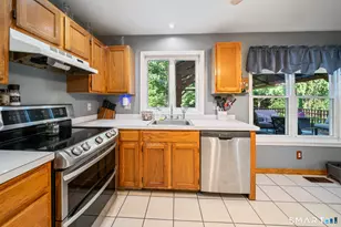1 Lake Dr, Oxford, CT 06478 - Photo 8