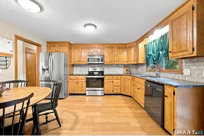 4 Woodland Hollow Street, Windsor Locks, CT 06096 - Photo 4