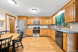 4 Woodland Hollow St, Windsor Locks, CT 06096 - Photo 4