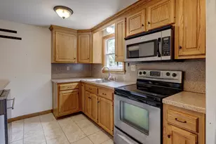 19 Beckwith Dr, Plainville, CT 06062 - Photo 8