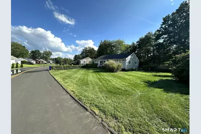 52 Ellsworth Drive, Bloomfield, CT 06002 - Photo 4