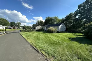 52 Ellsworth Dr, Bloomfield, CT 06002 - Photo 4