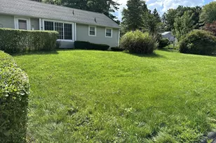 52 Ellsworth Dr, Bloomfield, CT 06002 - Photo 2