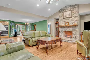 14 Oak St, Wallingford, CT 06492 - Photo 12