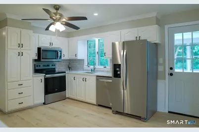 32 Kaynor Drive, Waterbury, CT 06708 - Photo 2
