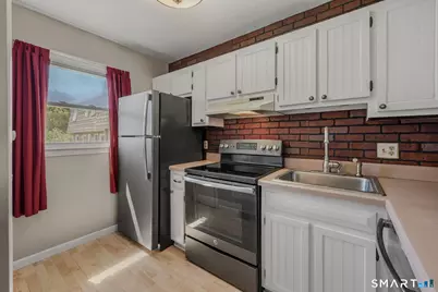 61 Meetinghouse Village #1, Meriden, CT 06450 - Photo 4