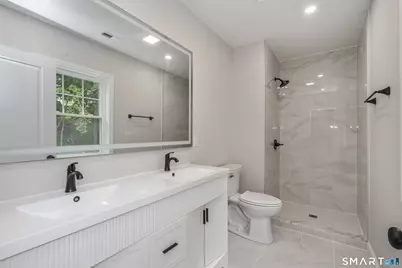 9 Washington Street, Windsor Locks, CT 06096 - Photo 12