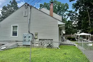 49-55 Dupont Pl, Bridgeport, CT 06610 - Photo 30
