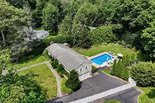 45 Hemlock Dr, Stamford, CT 06902 - Photo 2