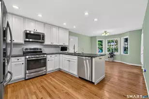 29 Maplewood Dr, Danbury, CT 06811 - Photo 10
