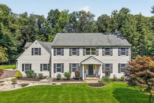 29 Maplewood Dr, Danbury, CT 06811 - Photo 2