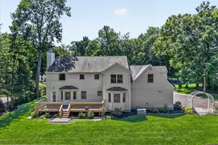 29 Maplewood Dr, Danbury, CT 06811 - Photo 36