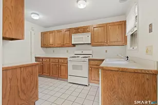 9 Silversmith Dr, Danbury, CT 06811 - Photo 2
