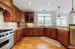 32 Shipyard Ln, Milford, CT 06460 - Photo 8