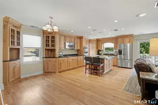 25 Warren Ave, Fairfield, CT 06825 - Photo 4
