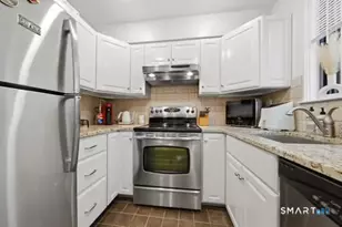 37 Rowayton Woods Dr, Norwalk, CT 06854 - Photo 10