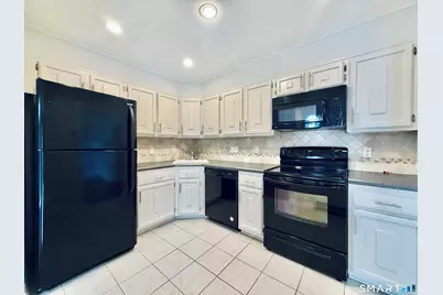 180 Colonial Road #B4, Stamford, CT 06906 - Photo 8