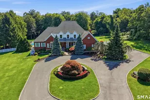 8 Huntington Ln, New Fairfield, CT 06812 - Photo 2