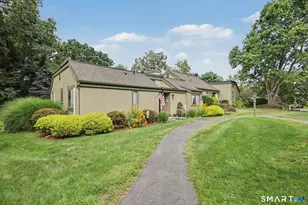 4 Heritage Circle, Southbury, CT 06488 - Photo 2