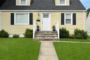 236 Goldenrod Ave, Bridgeport, CT 06606 - Photo 8