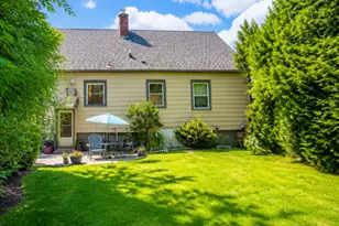12 Windsor Rd, Hamden, CT 06517 - Photo 2