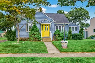 8 Sailors Ln, Milford, CT 06460 - Photo 2