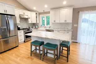 31 Circlewood Dr, Berlin, CT 06037 - Photo 2