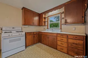 37 Ticonderoga Dr, Torrington, CT 06790 - Photo 4