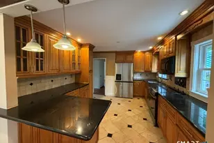 157 Samp Mortar Dr, Fairfield, CT 06824 - Photo 6
