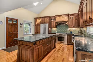 342 Mountain Rd, West Hartford, CT 06107 - Photo 2