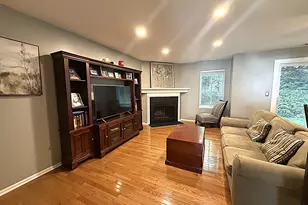 37 Country Pl, Shelton, CT 06484 - Photo 4