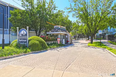 127 Harbour Close Close #127, New Haven, CT 06405 - Photo 2