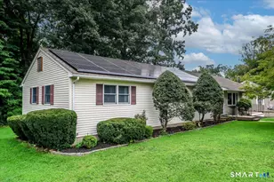 14 Ivy Ln, Danbury, CT 06811 - Photo 2