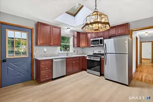 22 Robinwood Rd, Hamden, CT 06517 - Photo 12