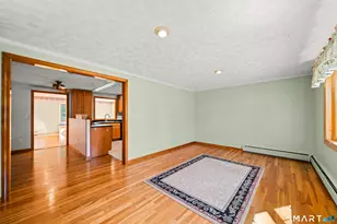 17 Queen St, Enfield, CT 06082 - Photo 8