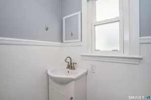 24 Colonial St, West Hartford, CT 06110 - Photo 16