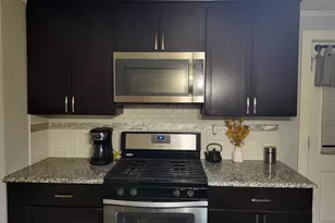 152 Grove St, Windsor Locks, CT 06096 - Photo 2
