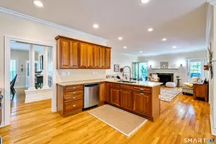 10 Crest View Dr, Middlefield, CT 06481 - Photo 8